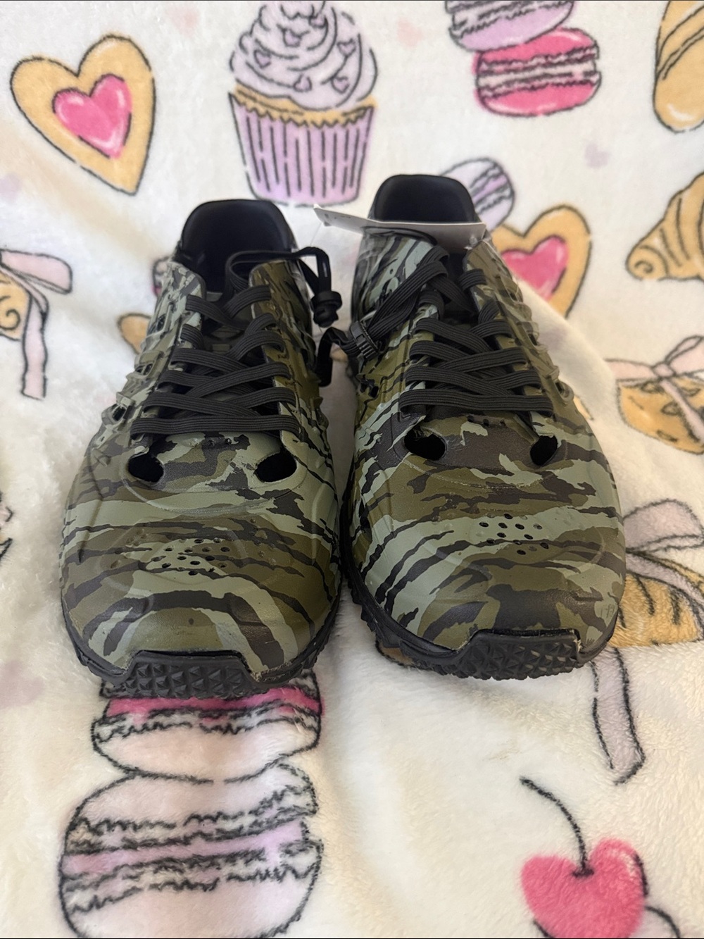 Men's Camouflage Athletic Sneakers - Olive Green